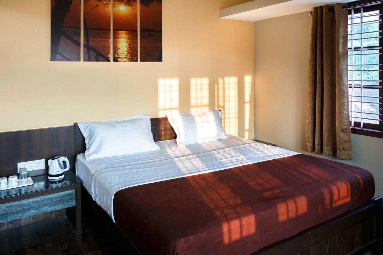 Karkera Comforts Hotel Madikeri Buitenkant foto