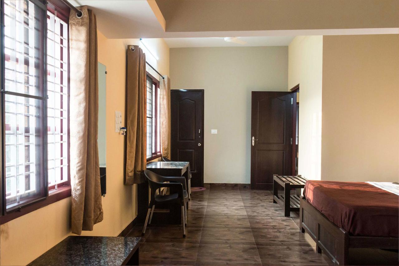 Karkera Comforts Hotel Madikeri Buitenkant foto