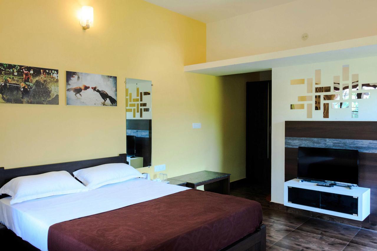 Karkera Comforts Hotel Madikeri Buitenkant foto