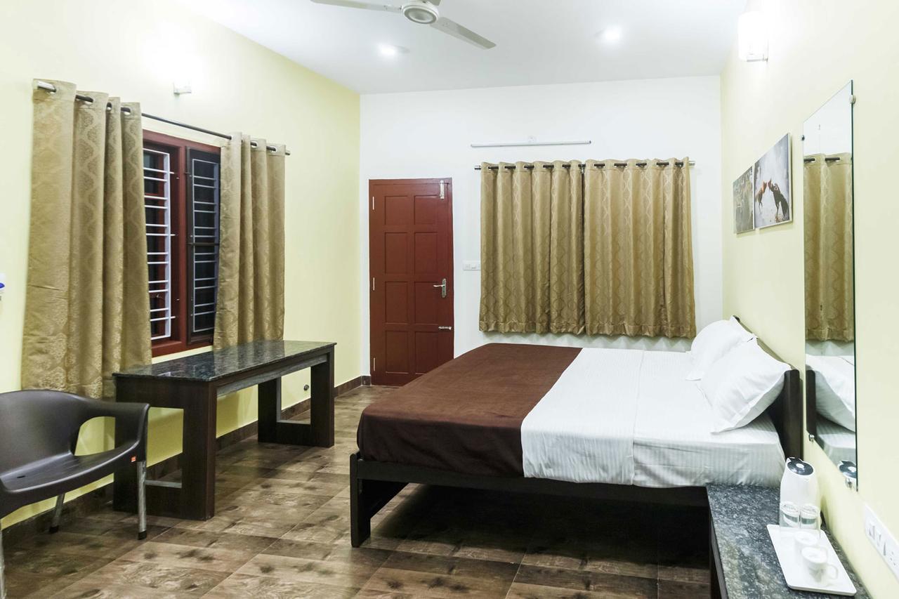 Karkera Comforts Hotel Madikeri Buitenkant foto